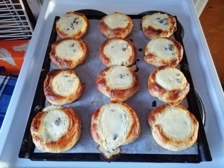 Maksullinen nettikurssi perinteisten rahkapullien valmistukseen. Kesto 15 min. Hinta 24 €.